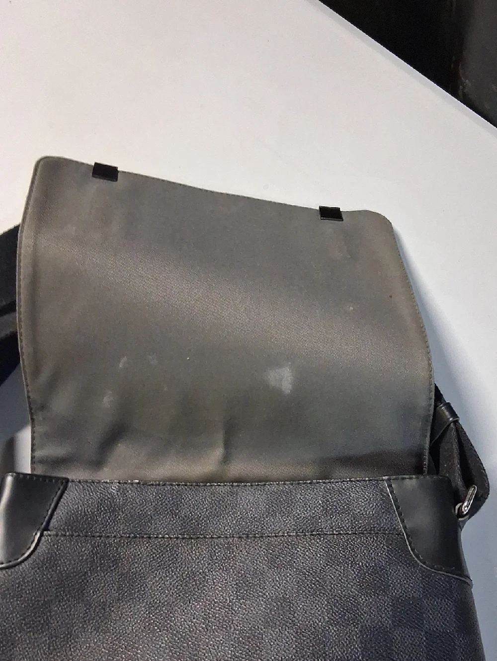 Louis Vuitton District Messenger PM Damier Graphite